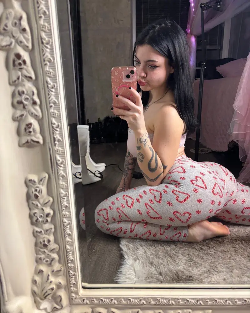 mmareya (18) female from US - sexting partner