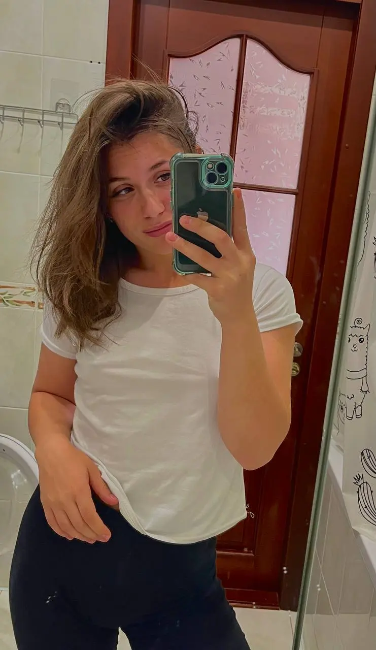 moceyid492 (18) female from AU - sexting partner