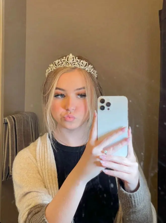 modobih (18) female from US - sexting partner