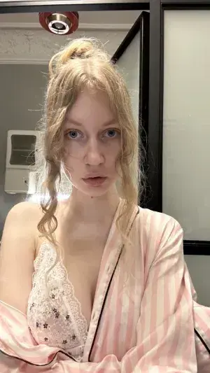 mofaw72760 (18) female from AU - sexting partner