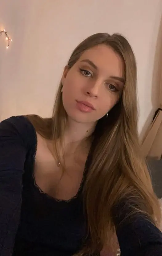 mohexa6499 (24) female from AE - sexting partner