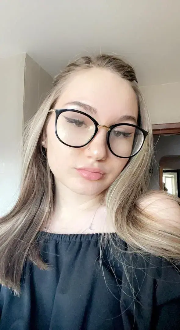 mokile6759 (22) female from US - sexting partner