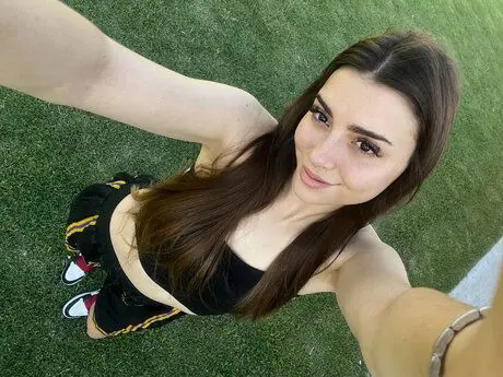 moleh60019 (18) female from DE - sexting partner