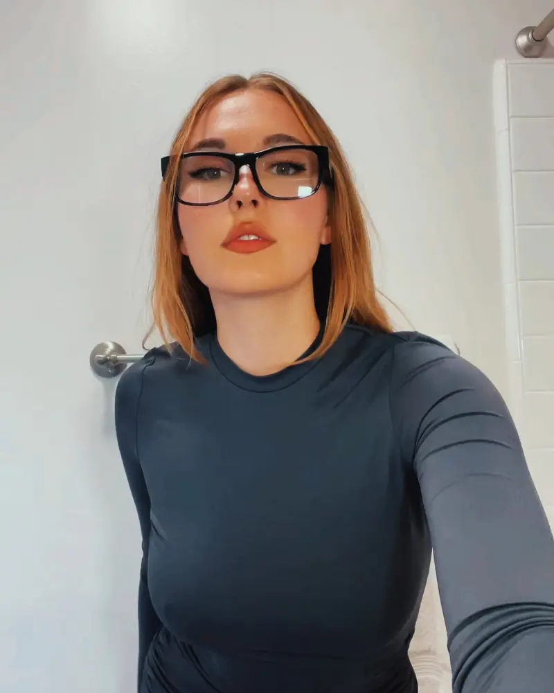 moneyforall (18) female from AU - sexting partner