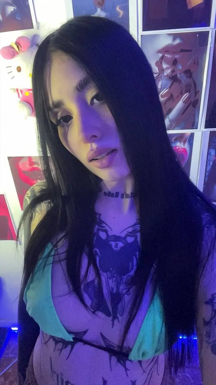 moonclaarityy (18) female from GB - sexting partner