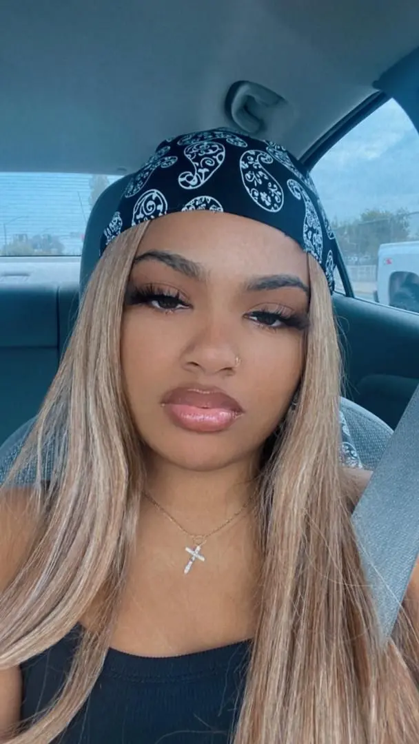 motamed232 (18) female from US - sexting partner