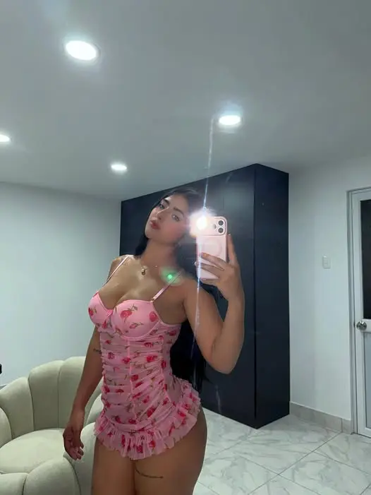 motova7821 (23) female from GB - sexting partner