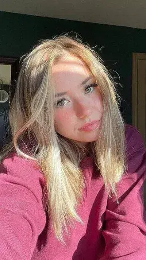 mowiho1170 (23) female from CA - sexting partner