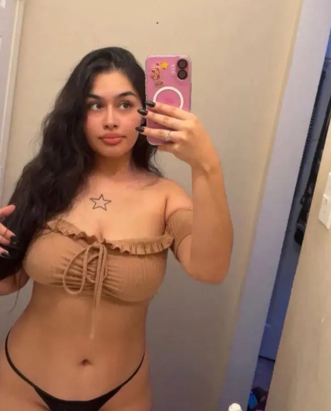 moxedah (18) female from US - sexting partner