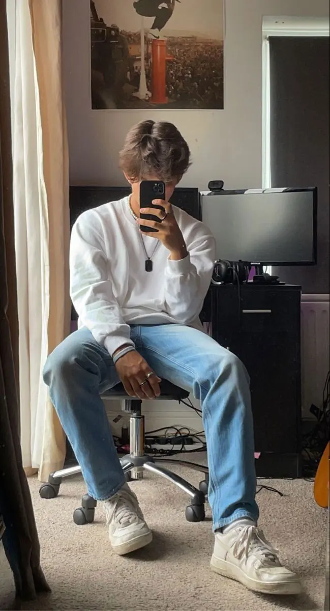 mu8551933 (18) male from US - sexting partner