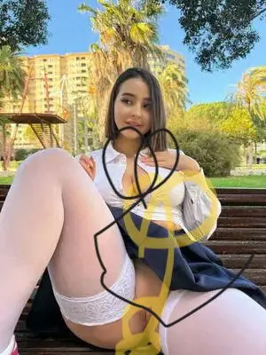 mytiqyqe (18) female from GB - sexting partner