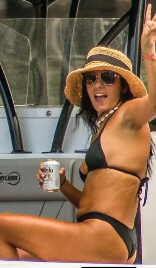 nagoweh (22) female from US - sexting partner