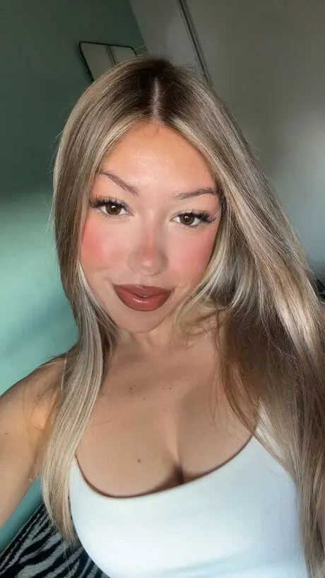 nahofeg833 (25) female from US - sexting partner