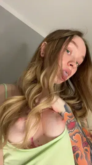 nakabid684 (18) female from AU - sexting partner