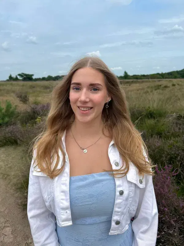 nakewet692 (18) female from SE - sexting partner