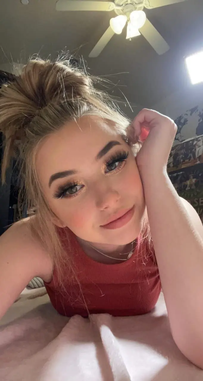 nancy4754g (18) female from US - sexting partner