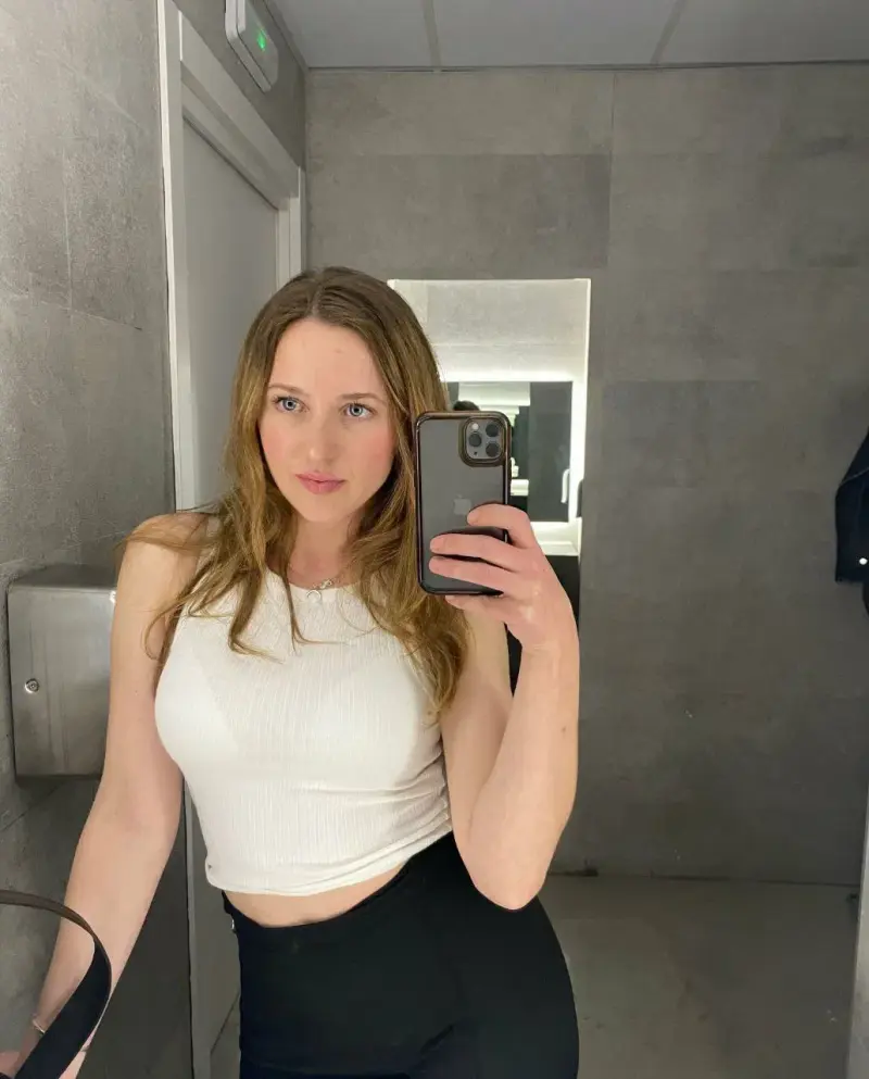 nanica7499 (18) female from US - sexting partner