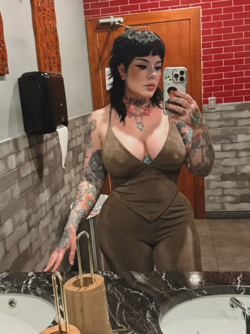 nasexew660 (18) female from US - sexting partner