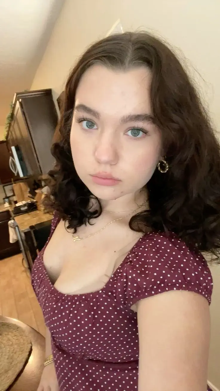 natasha54hd (22) female from US - sexting partner