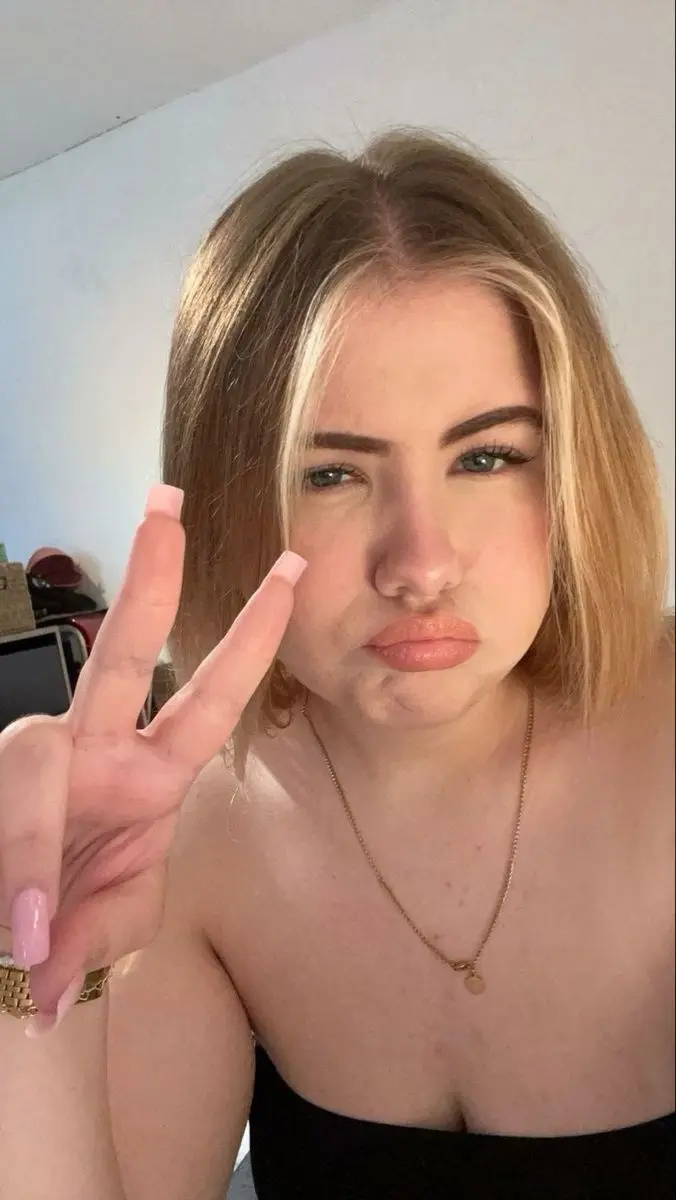 natasha54hd70 (22) female from US - sexting partner