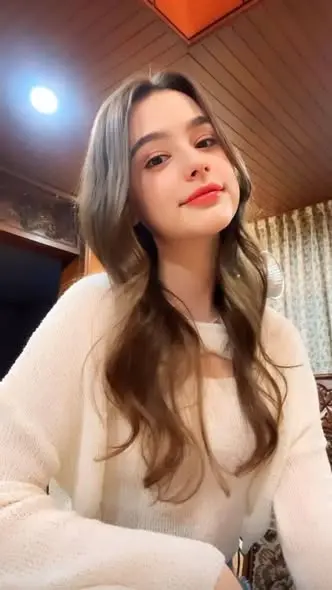 nawiy73842 (18) female from AU - sexting partner