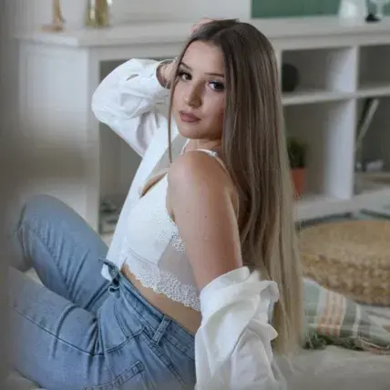 nazepi (18) female from US - sexting partner