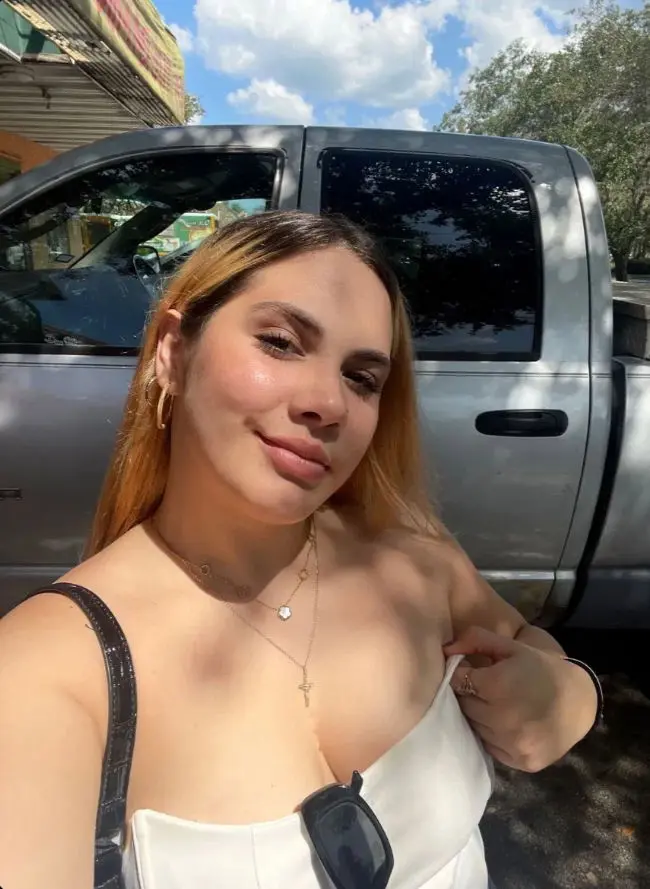 nedecere (18) female from GB - sexting partner