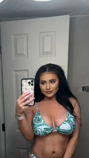 nederi6601 (21) female from GB - sexting partner