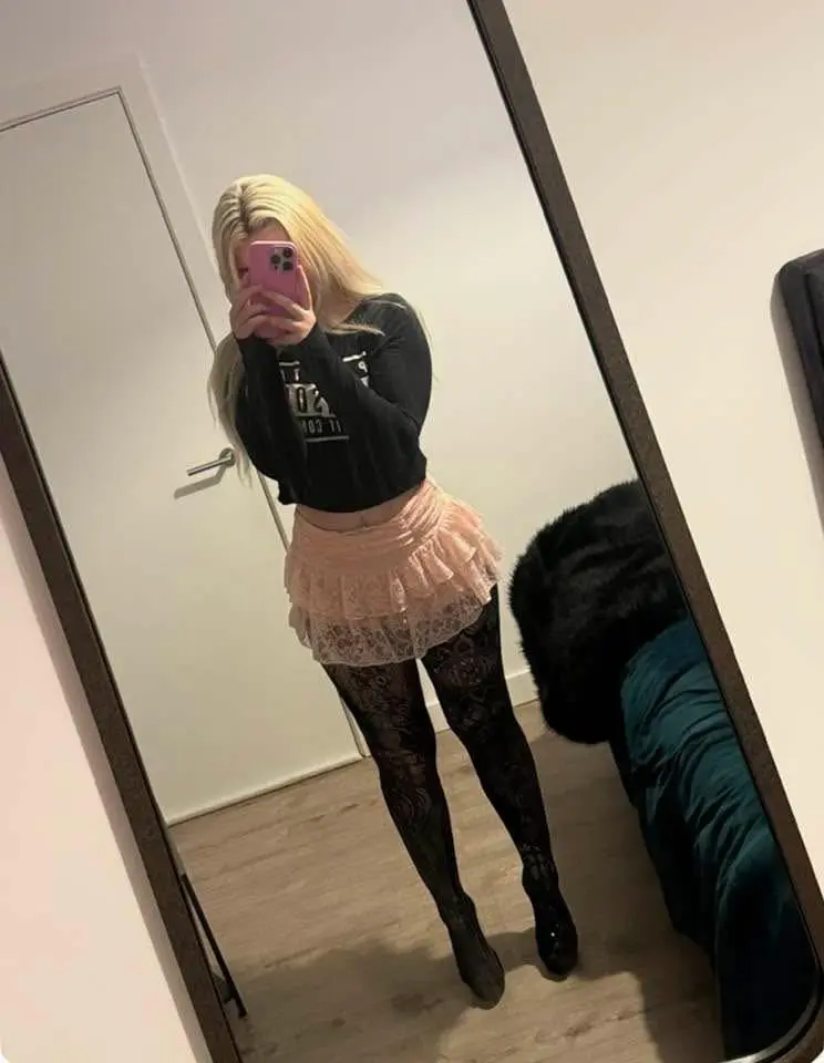 negofif770 (20) female from US - sexting partner