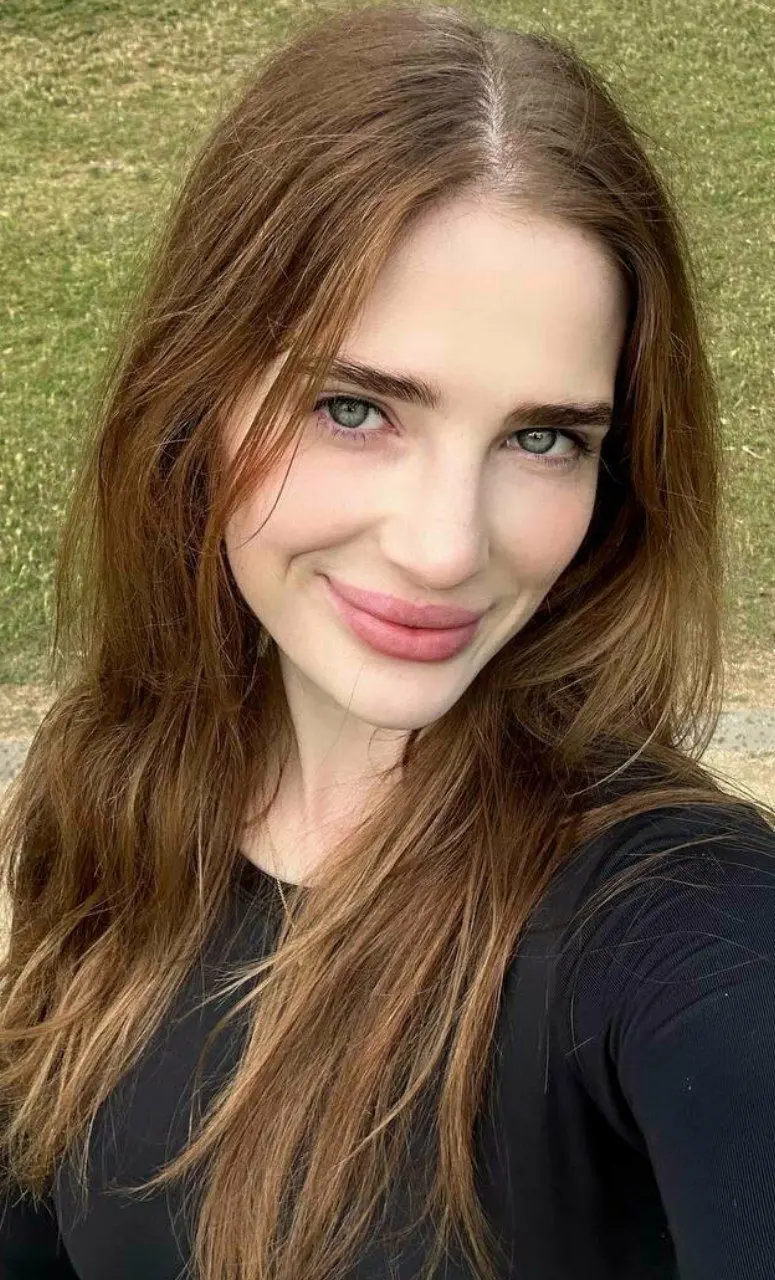 nekic26219 (18) female from GB - sexting partner