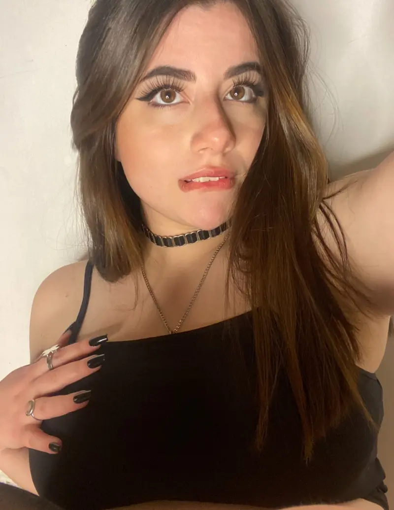 nekkita (18) female from IE - sexting partner