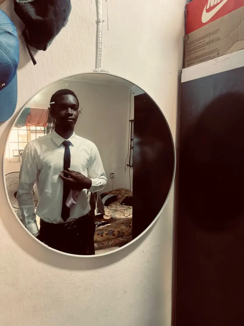 nekogram8 (18) male from NG - sexting partner