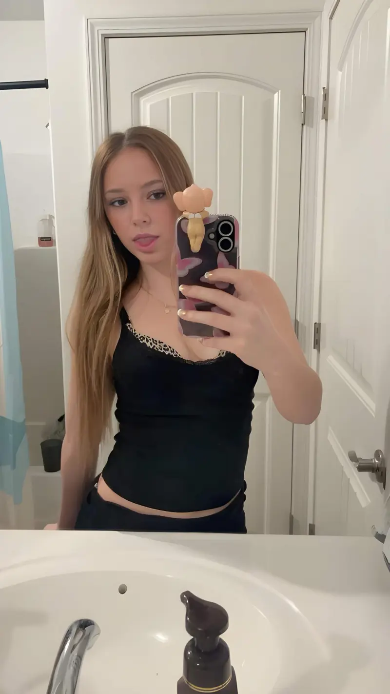 nelimet139 (18) female from GB - sexting partner