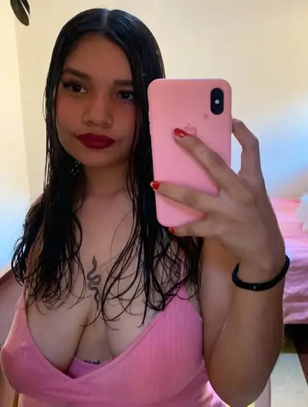 nenari7429 (18) female from GB - sexting partner