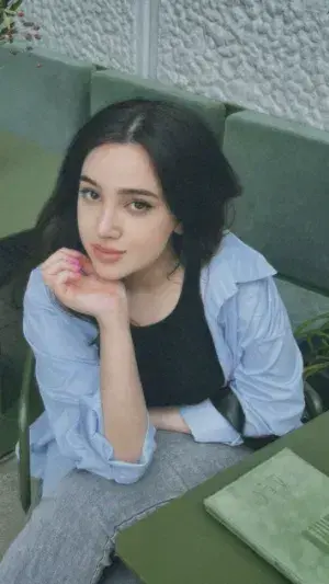 nepade2508 (18) female from US - sexting partner