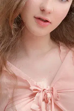 newac50257 (21) female from FR - sexting partner