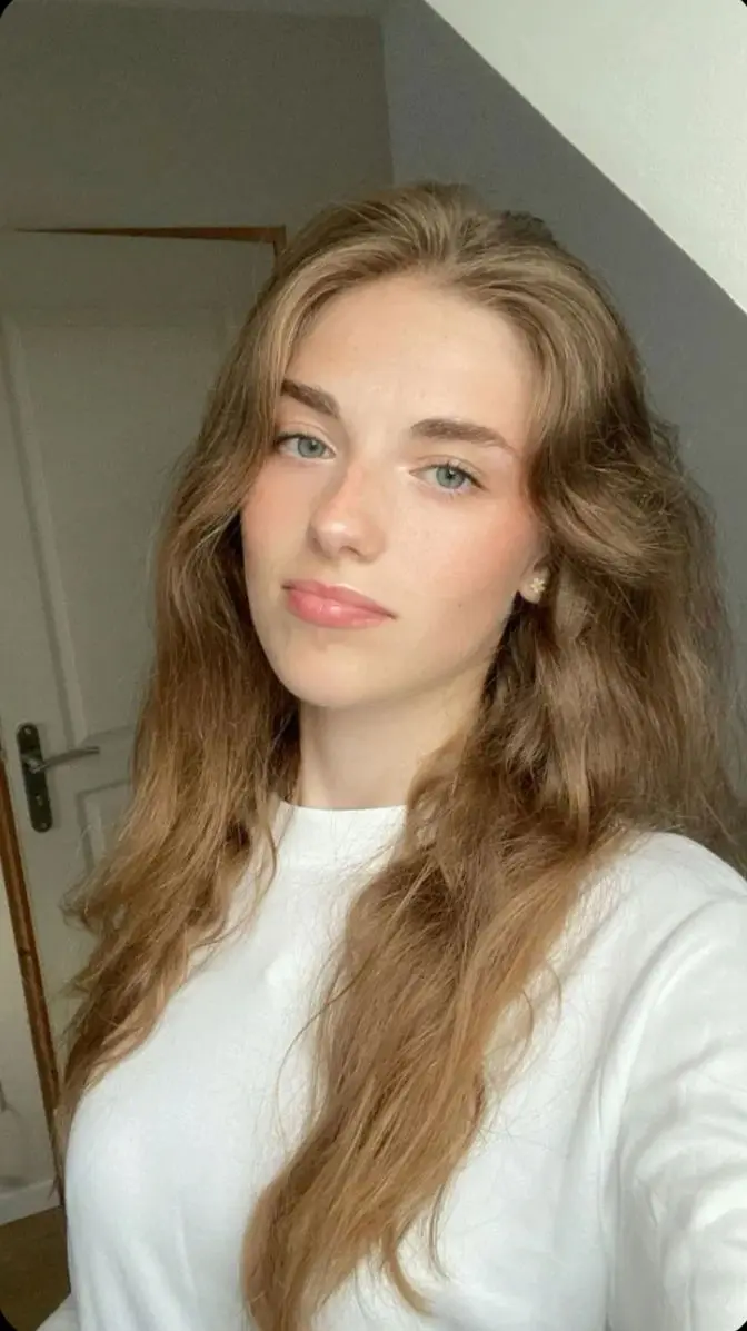 newofok (18) female from US - sexting partner