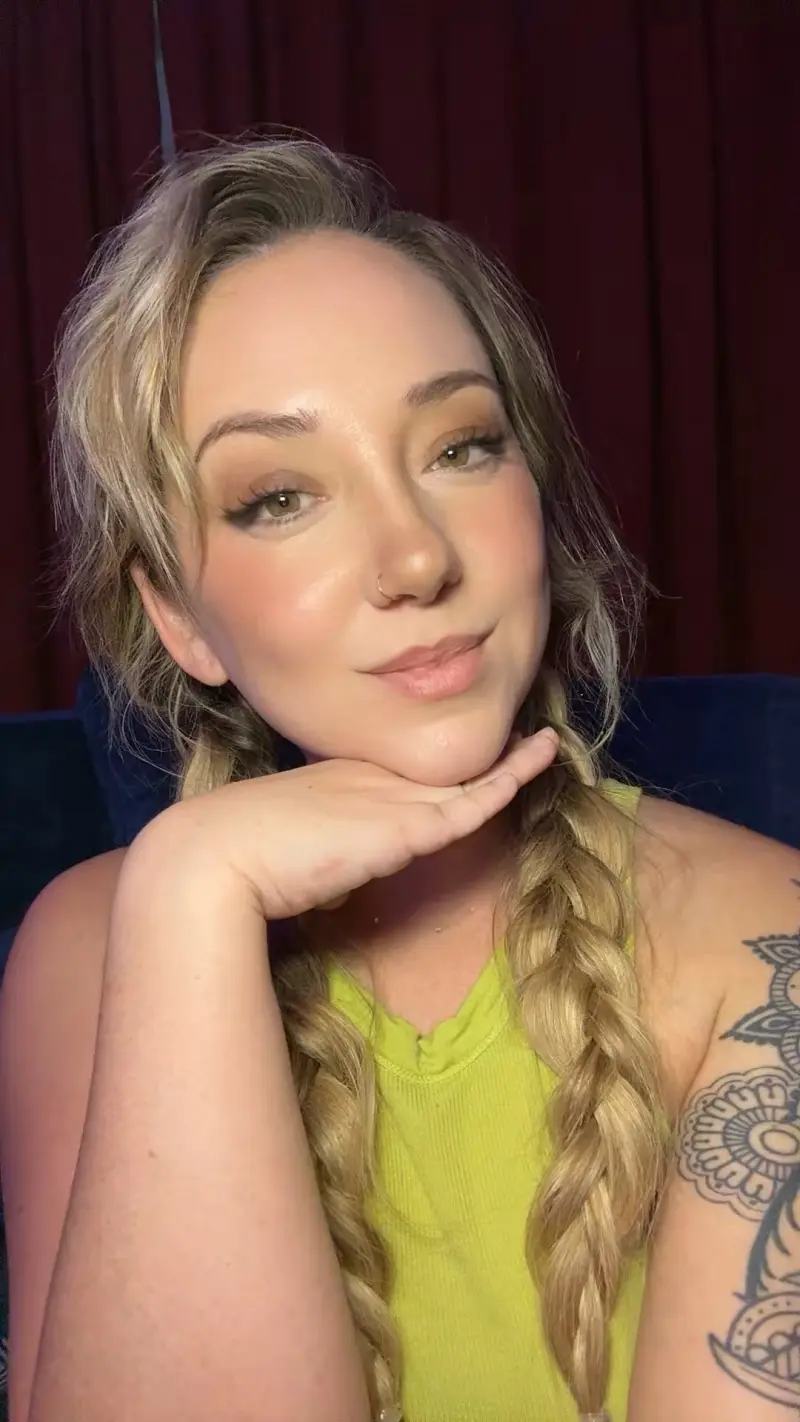 nexabor597 (18) female from SZ - sexting partner