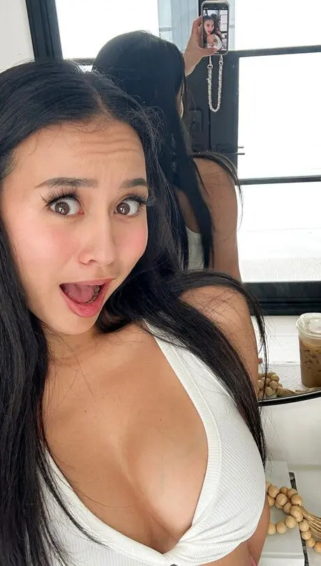 niceluky (25) female from GB - sexting partner