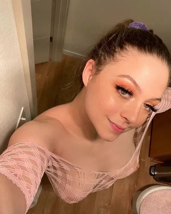 nifoga4013 (18) female from AT - sexting partner