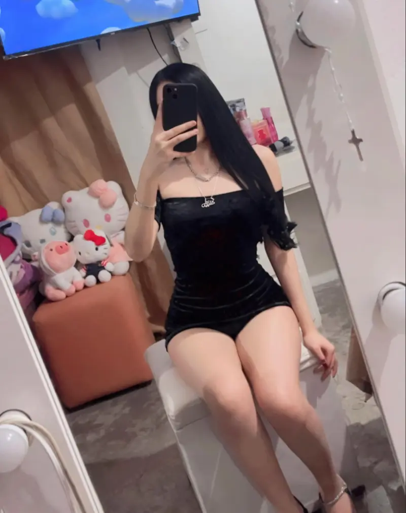 nifos24942 (18) female from FR - sexting partner
