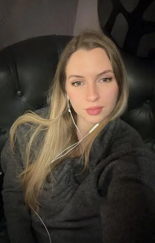 nigafo1149 (23) female from UY - sexting partner