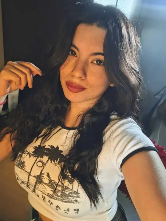 nigysy (18) female from GB - sexting partner