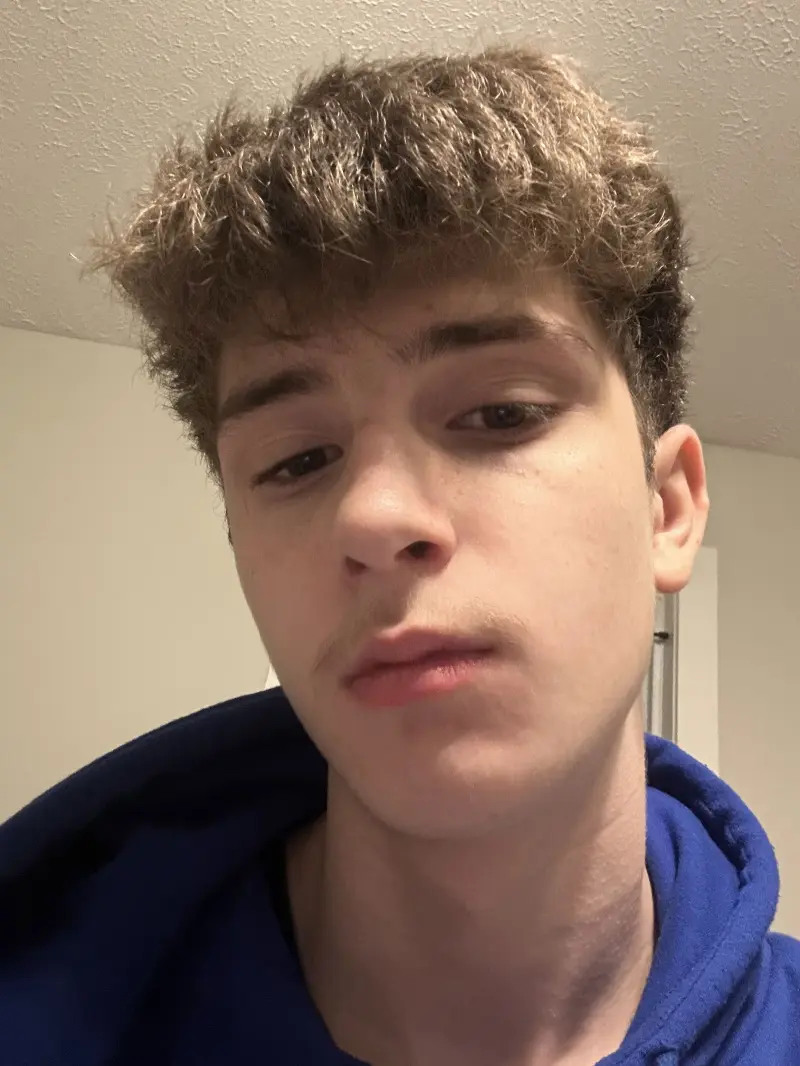 nikolaituxford11 (18) male from US - sexting partner