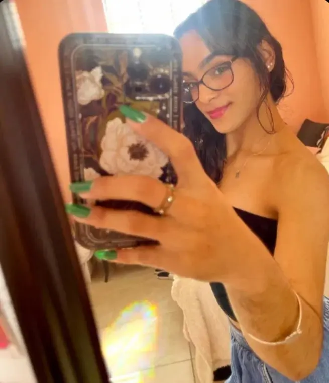 ninac (18) female from GB - sexting partner