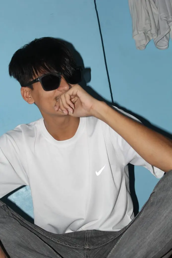 nirojkhatri513 (18) male from NP - sexting partner