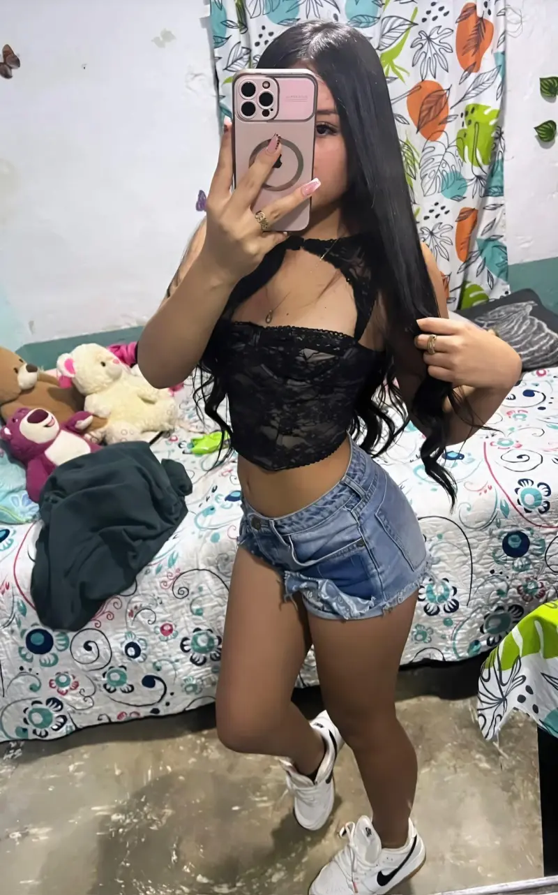 nivob34255 (22) female from GB - sexting partner