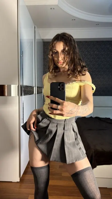 nivogep276 (25) female from CA - sexting partner