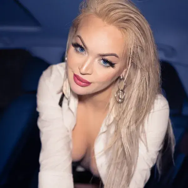 nivypo (18) female from US - sexting partner