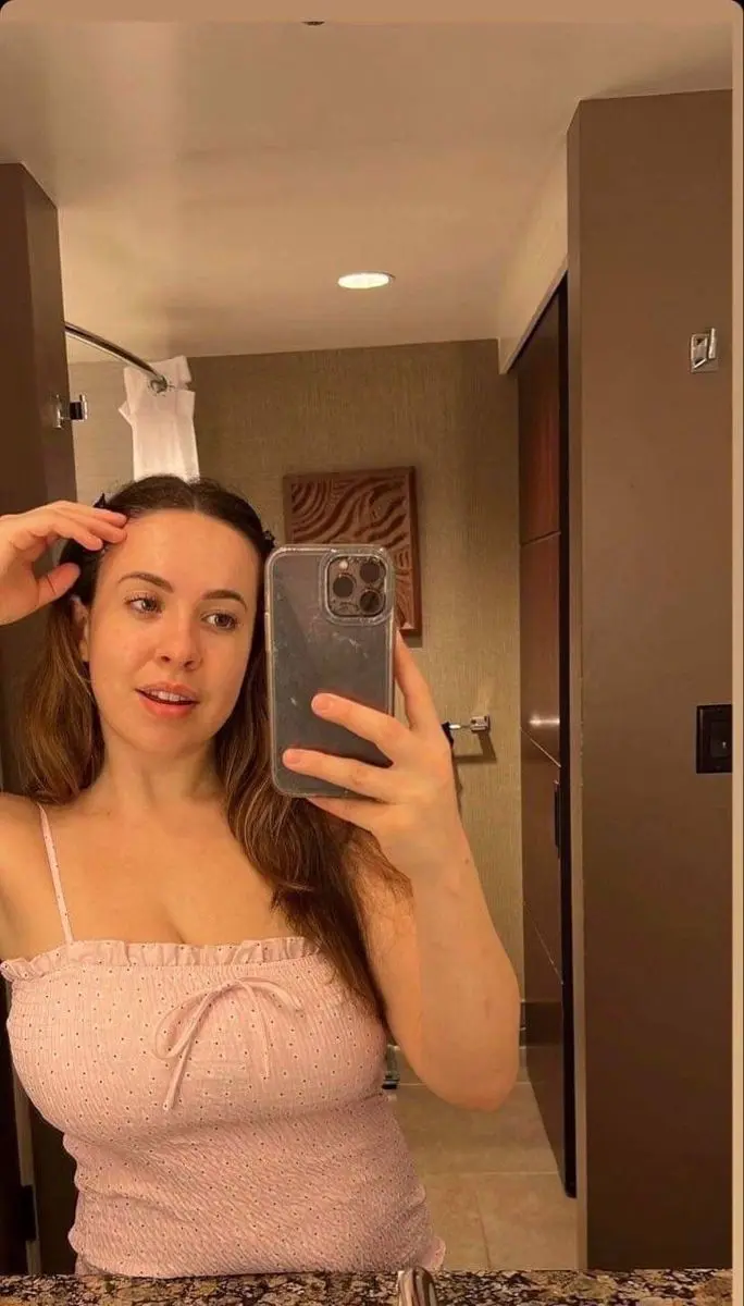 noah21 (18) female from US - sexting partner